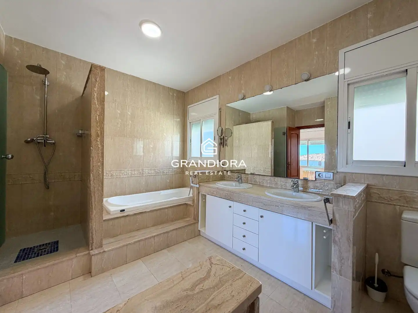 Badezimmer von Haus oder Chalet zur Miete in Premià de Dalt mit Klimaanlage, Terrasse und Schwimmbad
