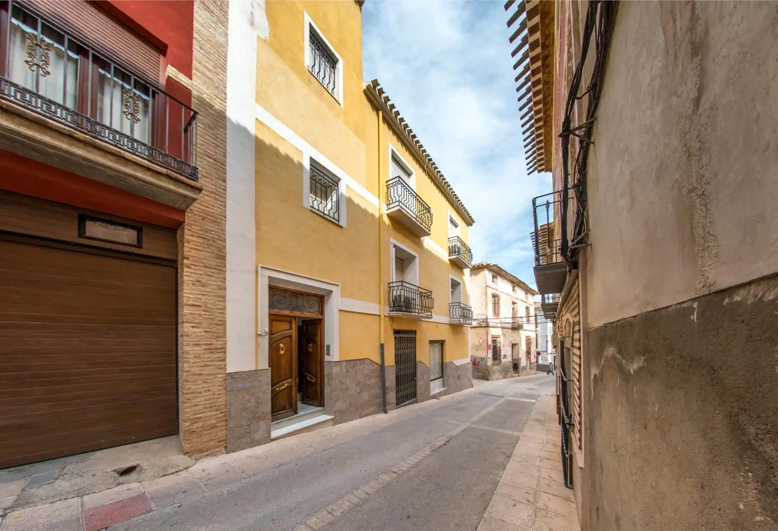 Buildings for sale in Mula