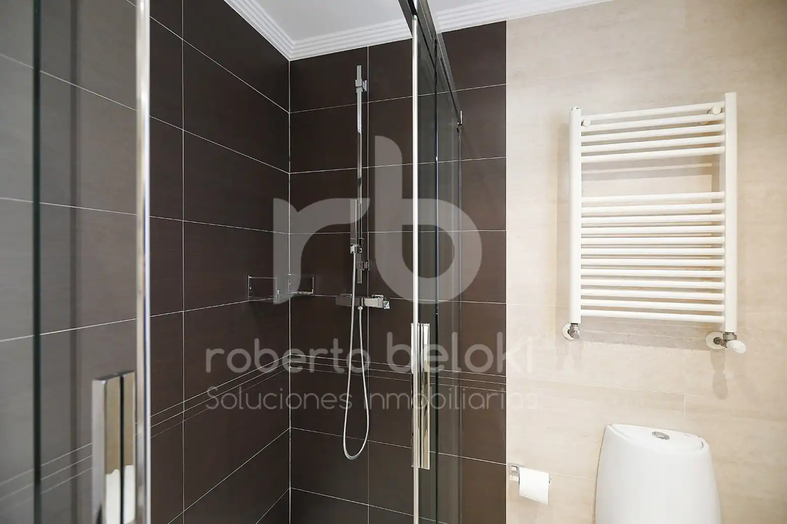 Baño de Piso en venta en Donostia - San Sebastián  con Calefacción, Terraza y Balcón