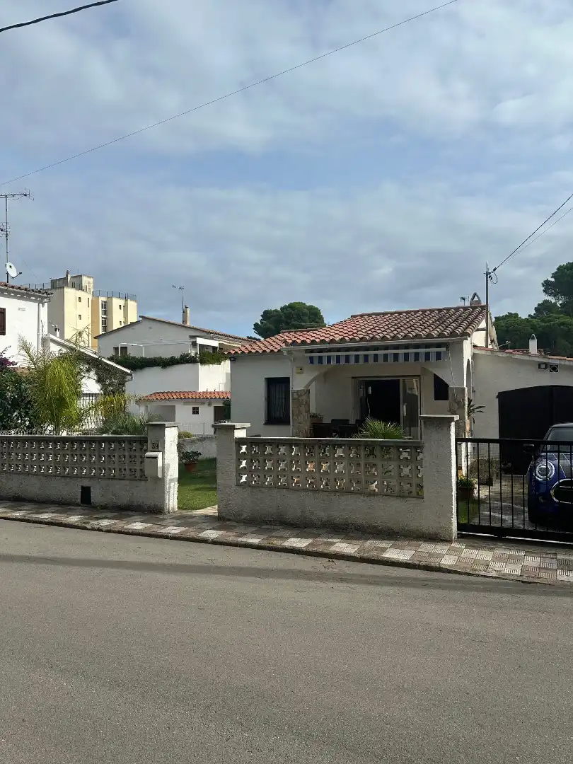Vista exterior de Casa o chalet en venta en L'Escala con Calefacción, Jardín privado y Terraza