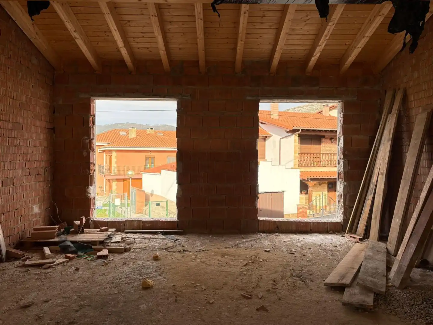 Einfamilien-Reihenhaus zum Verkauf in San Felices de Buelna mit Privatgarten und Balkon