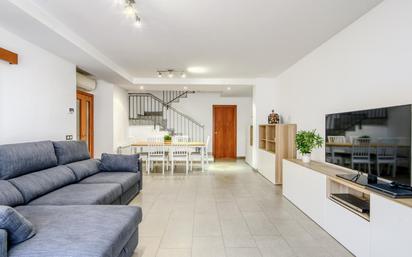 Sala d'estar de Dúplex en venda en Figueres amb Terrassa