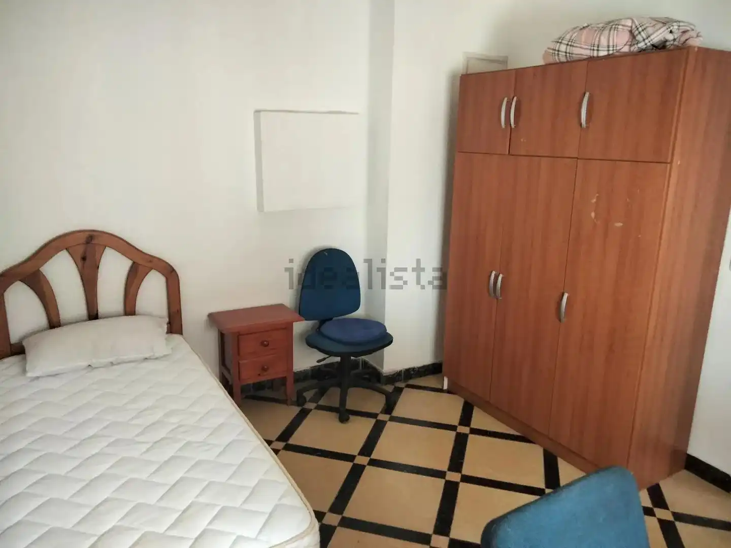 Habitación de Piso en venta en Granada con Amueblado