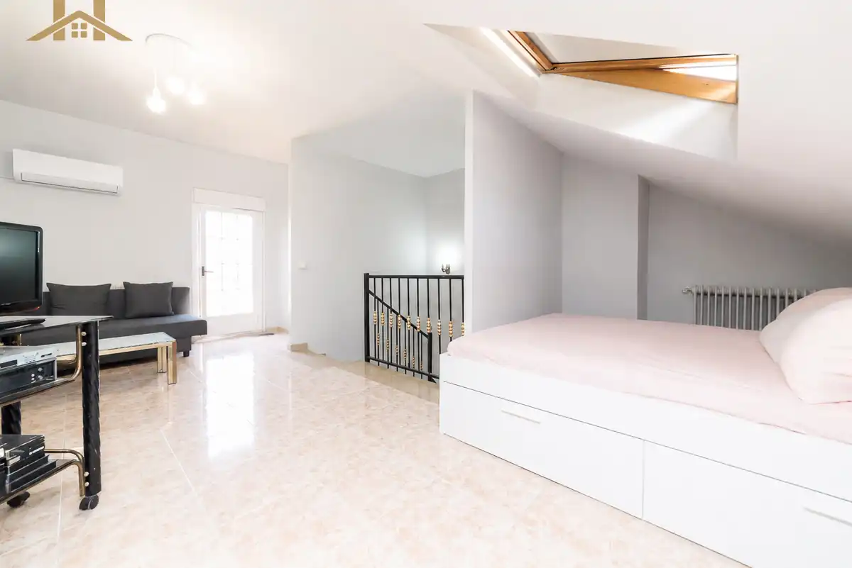 Habitación de Casa adosada en venta en Móstoles con Aire acondicionado, Calefacción y Jardín privado
