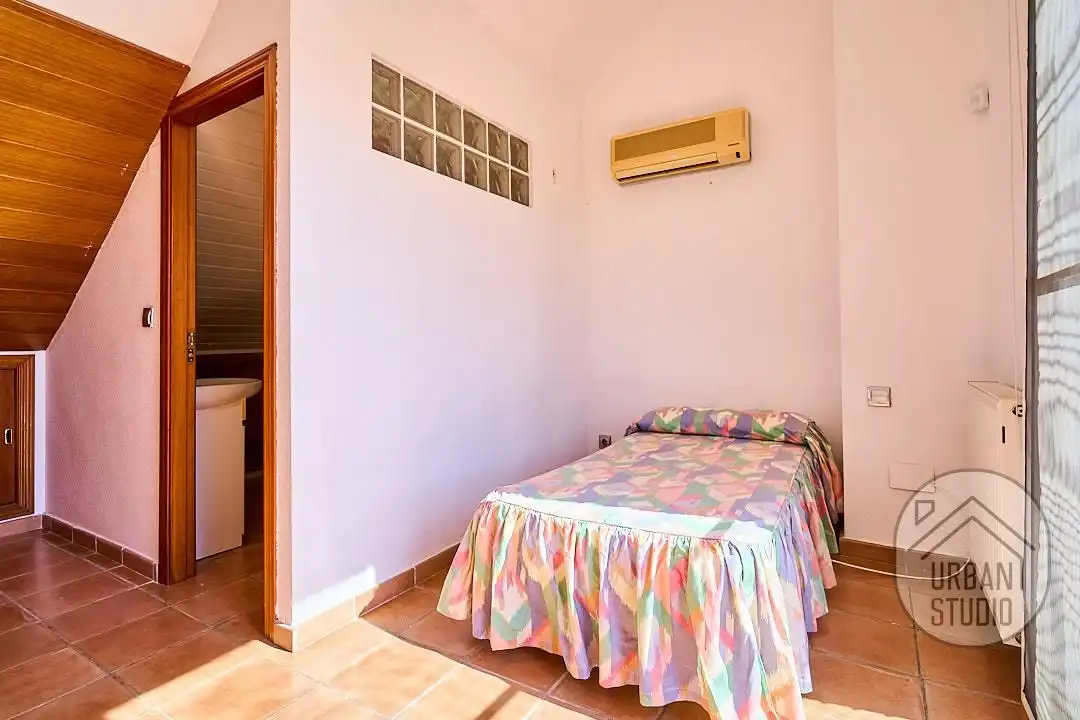 Dormitori de Casa o xalet en venda en Alicante / Alacant amb Aire condicionat, Calefacció i Terrassa