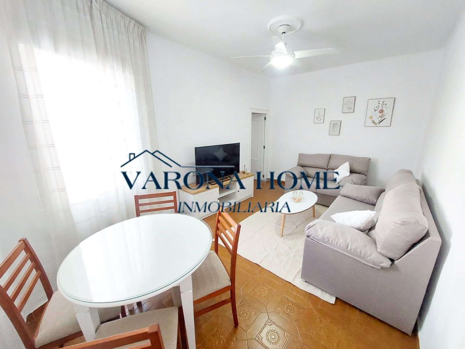 Sala d'estar de Pis de lloguer en  Córdoba Capital amb Aire condicionat, Terrassa i Moblat