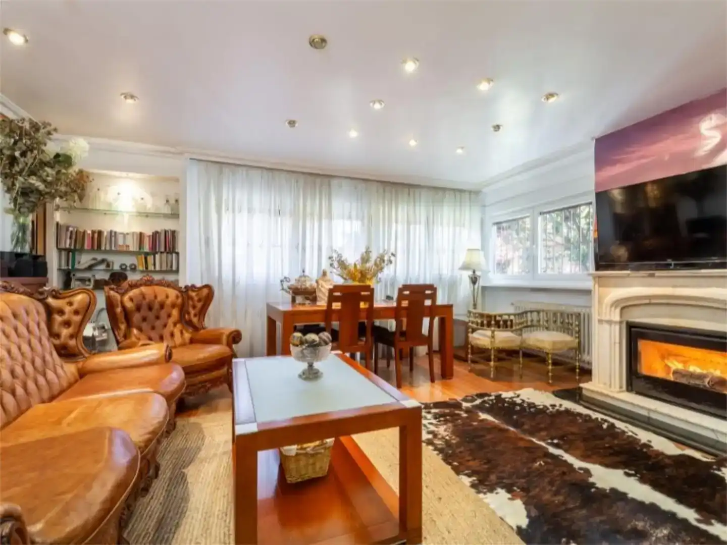 Sala d'estar de Casa o xalet en venda en  Madrid Capital amb Aire condicionat, Piscina i Balcó