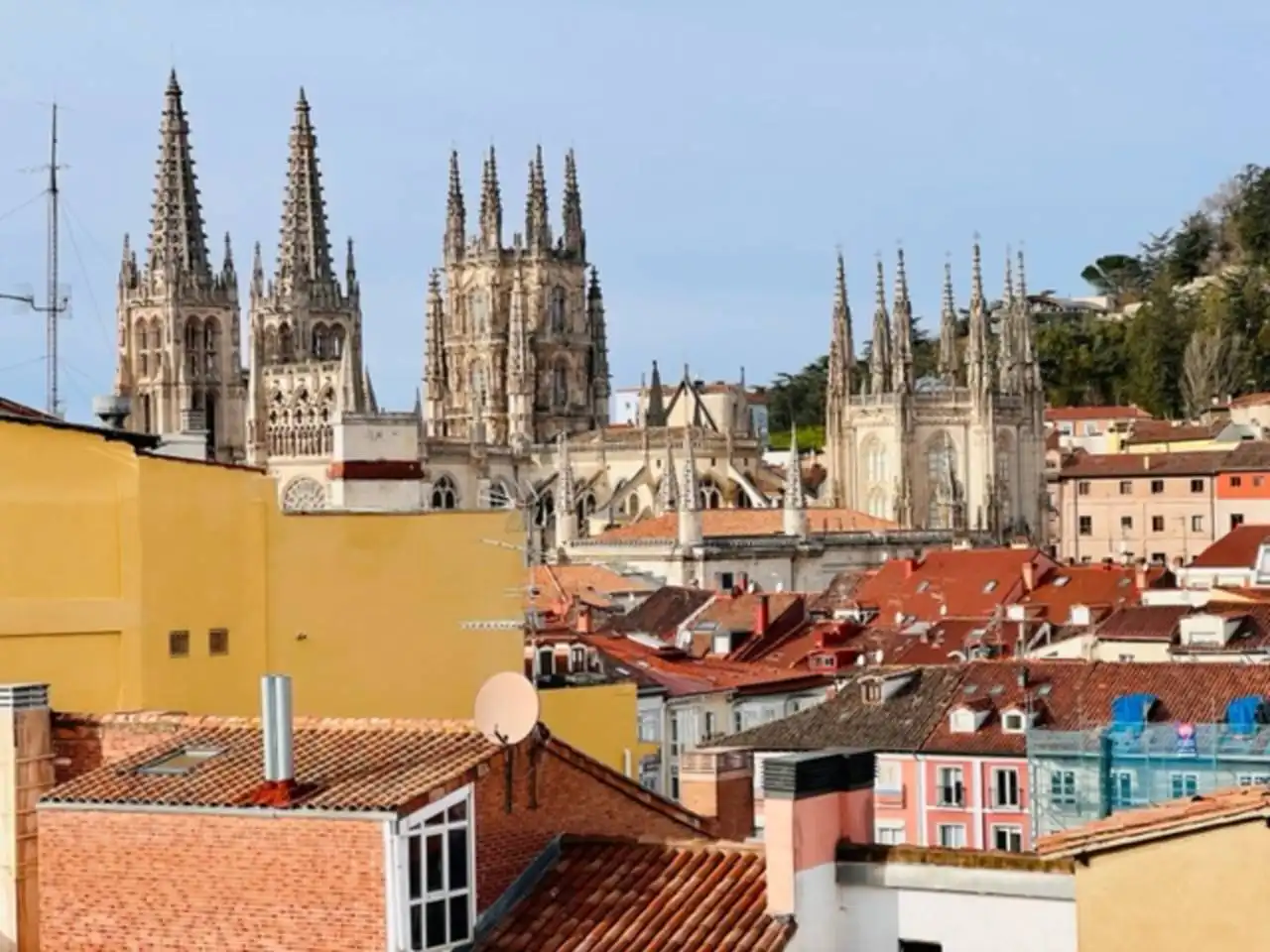Vista exterior de Dúplex en venda en Burgos amb Calefacció i Balcó