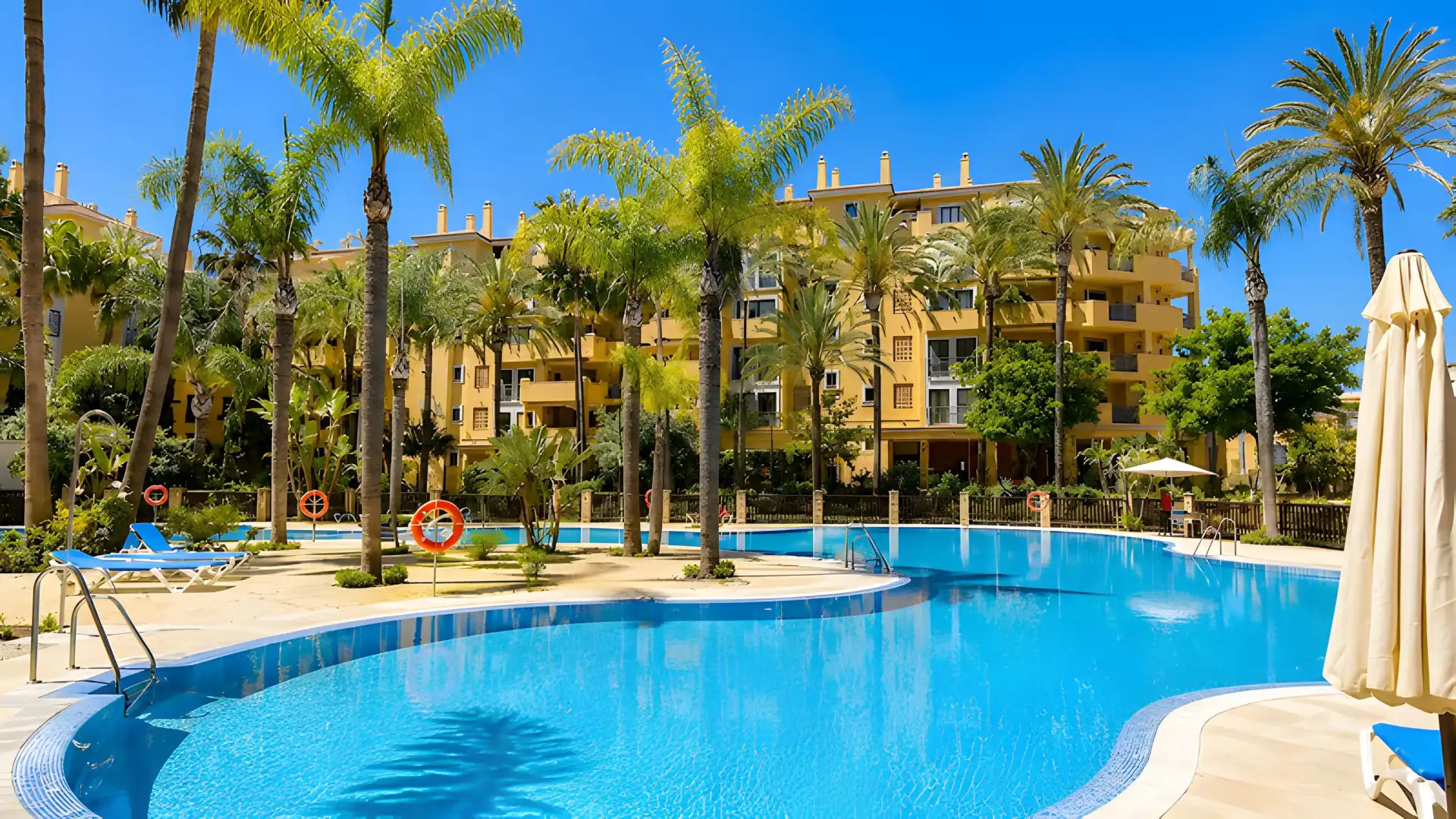 Vista exterior de Planta baja en venta en Marbella con Aire acondicionado, Terraza y Trastero