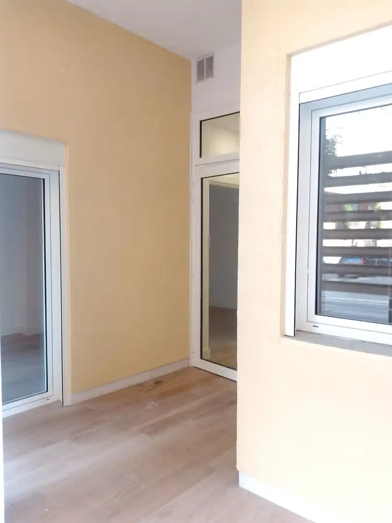 Planta baja en venta en L'Hospitalet de Llobregat con Aire acondicionado, Calefacción y Terraza