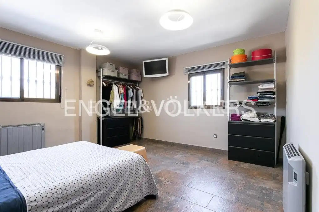 Habitación de Casa o chalet en venta en Valencia con Aire acondicionado, Calefacción y Jardín privado