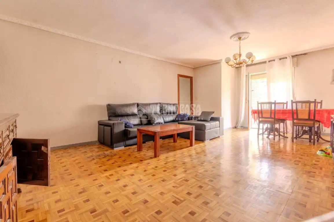 Sala de estar de Piso en venta en Salamanca con Calefacción, Terraza y Balcón