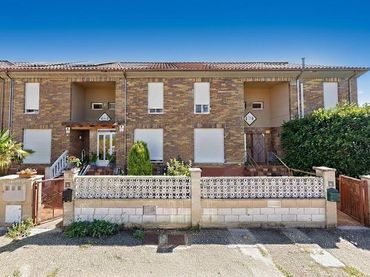 Adosado con piscina en venta en Urbanizacion Vera del Río