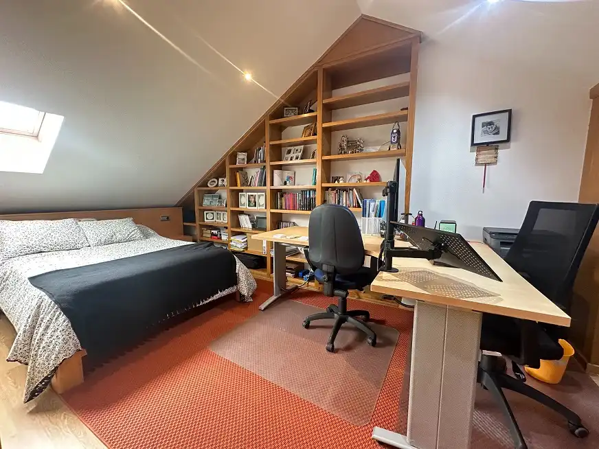 Habitación de Casa o chalet en venta en Santiago de Compostela  con Calefacción, Jardín privado y Parquet