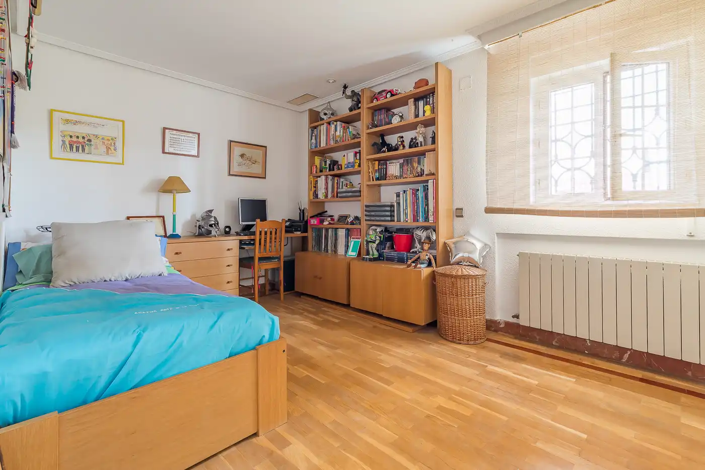 Dormitori de Casa o xalet en venda en Pozuelo de Alarcón amb Aire condicionat, Jardí privat i Parquet