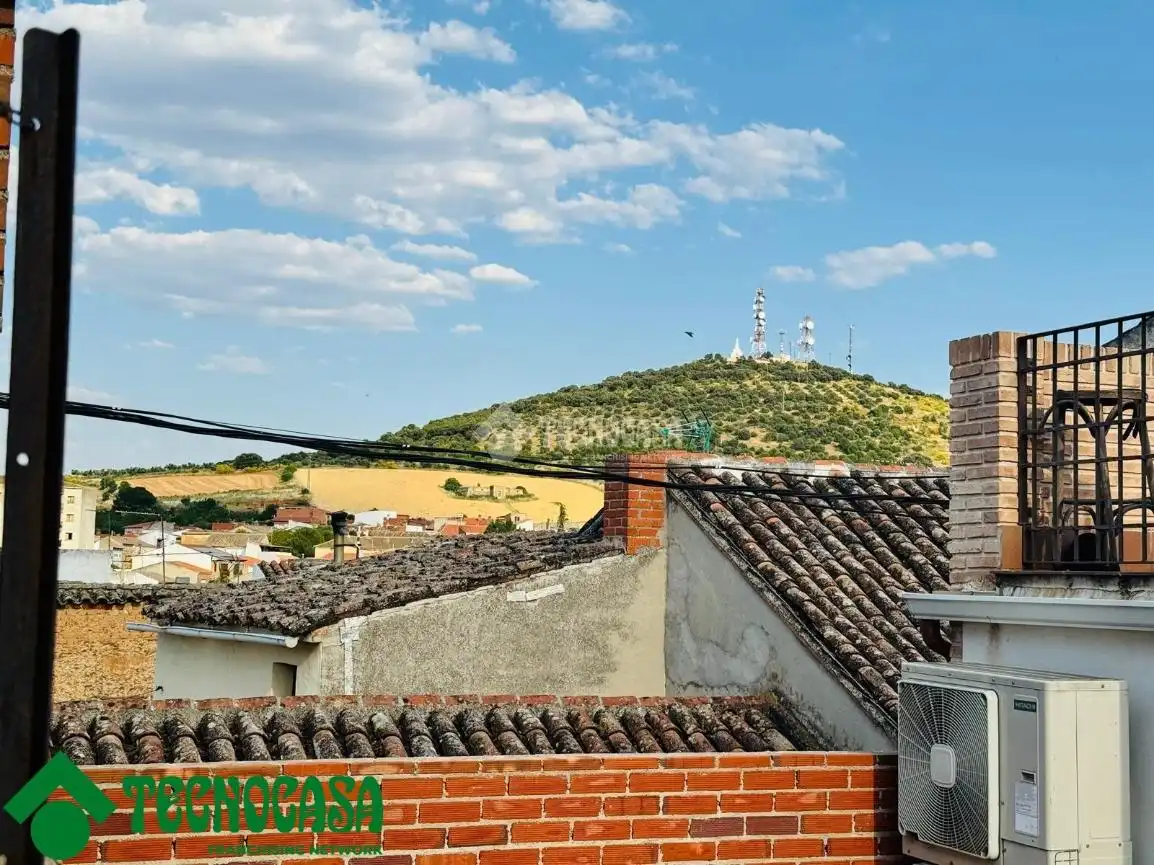 Vista exterior de Casa adosada en venta en Los Navalmorales con Aire acondicionado y Terraza