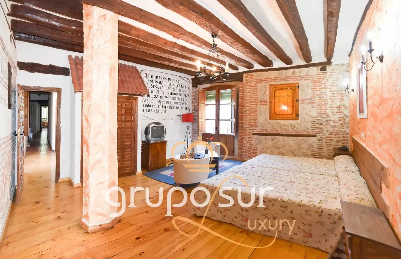 Country homes for sale in Olmedo  with Heating, Private garden and Parquet flooring