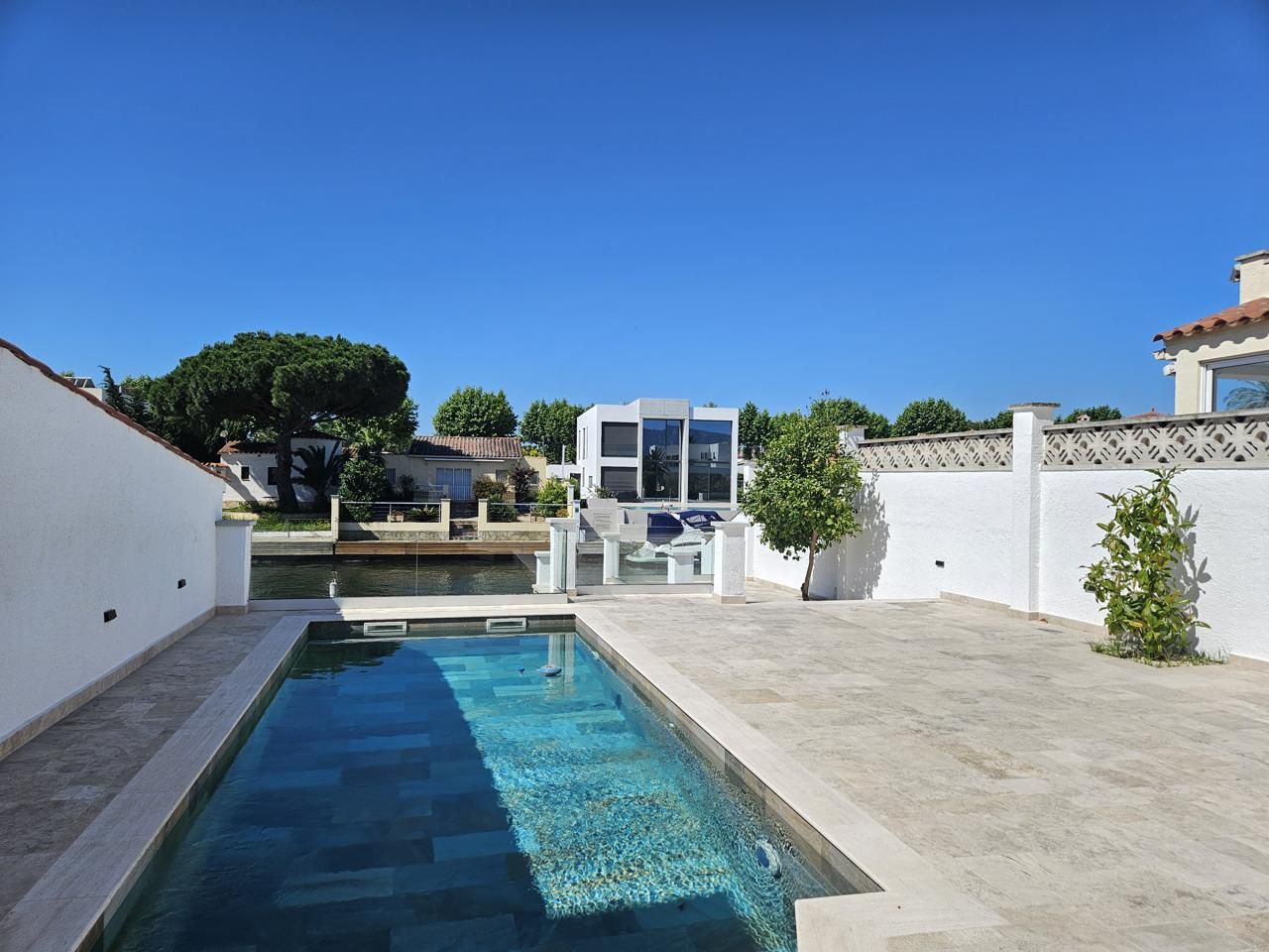 Piscina de Casa o xalet en venda en Empuriabrava