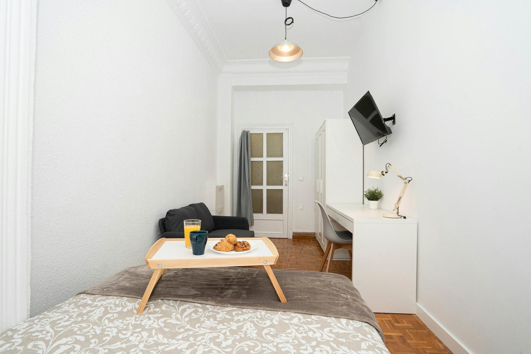 Bedroom of Flat to share in  Valencia Capital  with Furnished, Washing machine and TV