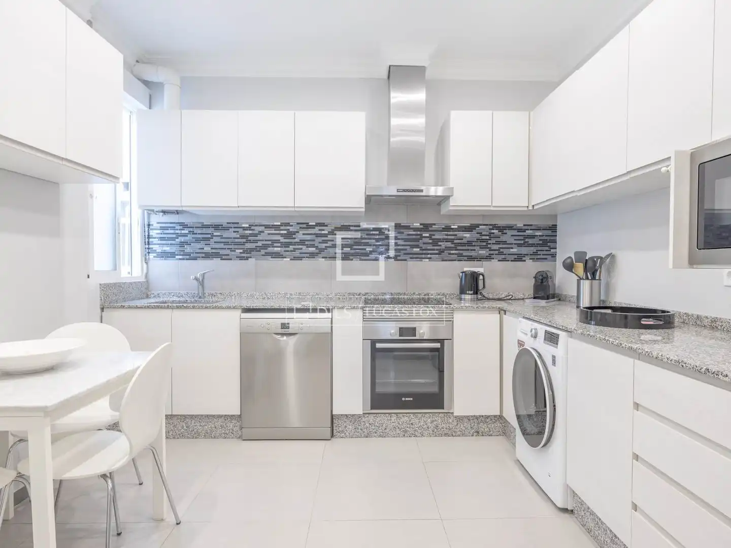 Kitchen of Flat for rent in Valencia  with Air Conditioner, Parquet flooring and Furnished
