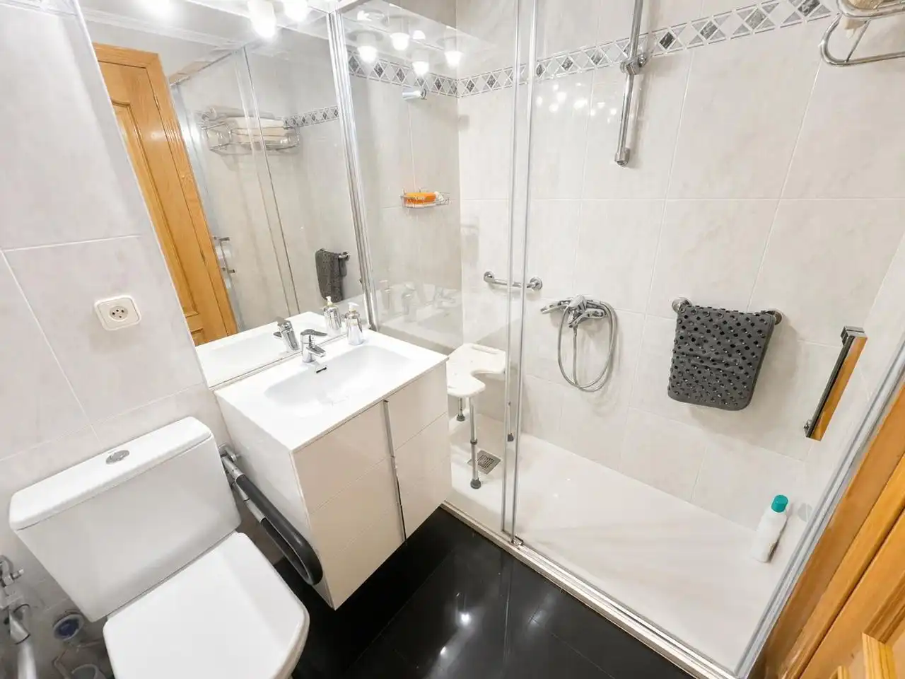 Baño de Piso en venta en Madrid con Calefacción, Jardín privado y Parquet