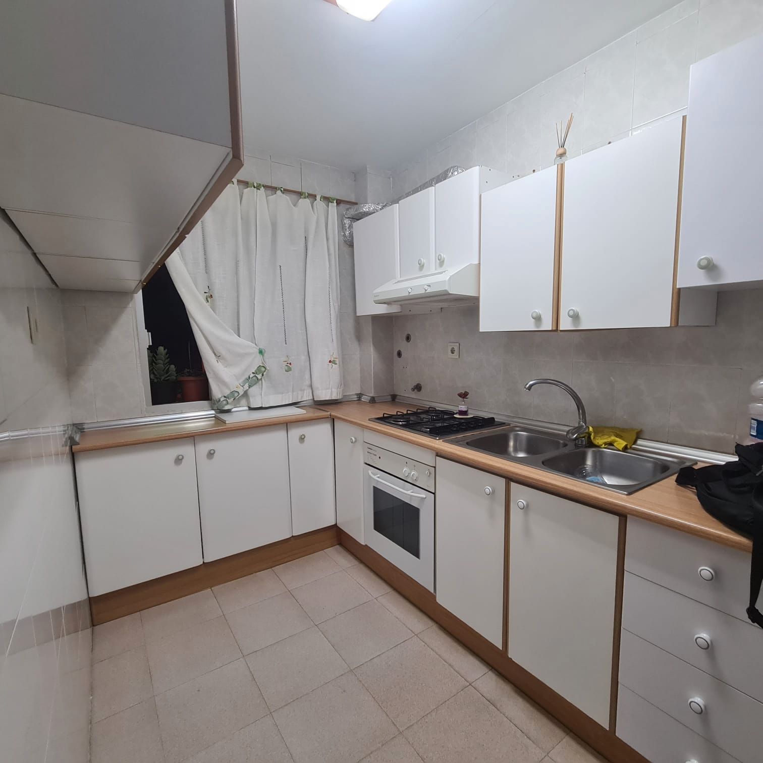 Cuina de Pis en venda en  Almería Capital amb Terrassa