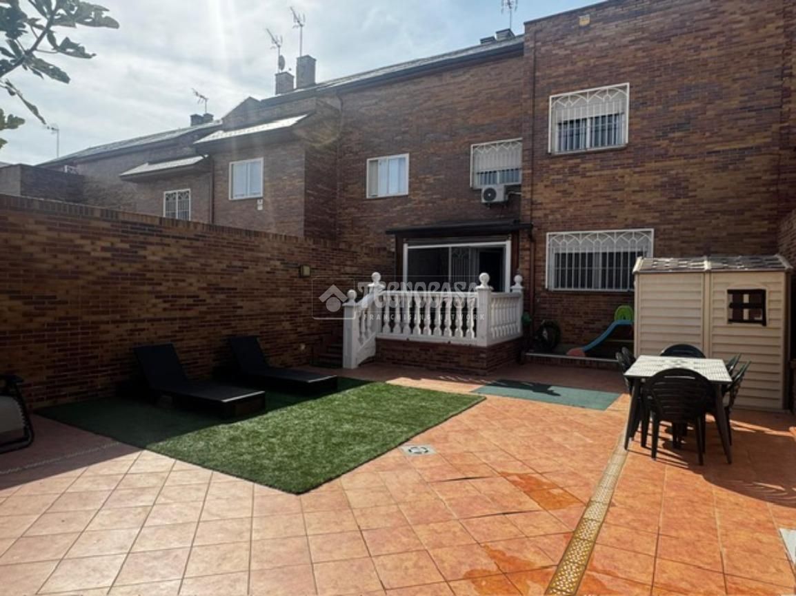 Jardín de Casa adosada en venta en Valdemoro con Aire acondicionado, Calefacción y Terraza