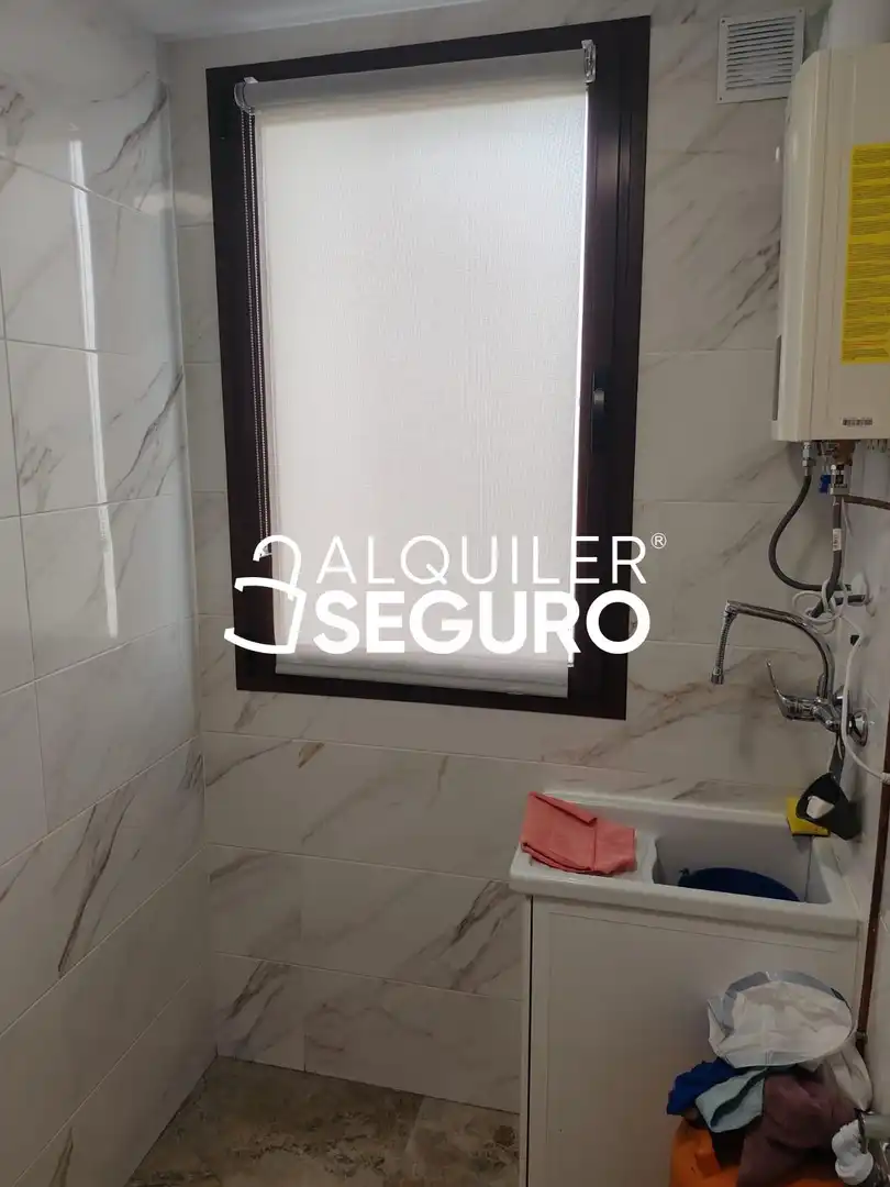 Baño de Casa o chalet de alquiler en Jun con Aire acondicionado, Terraza y Piscina