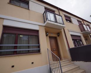 Außenansicht von Einfamilien-Reihenhaus miete in Paterna mit Klimaanlage und Terrasse