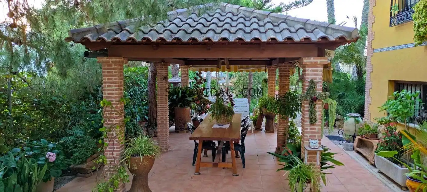 Jardí de Casa o xalet en venda en Orihuela amb Calefacció, Jardí privat i Terrassa