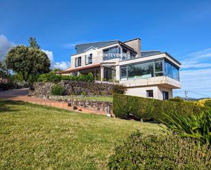 Vista exterior de Casa o xalet en venda en Pontevedra Capital  amb Aire condicionat, Terrassa i Piscina
