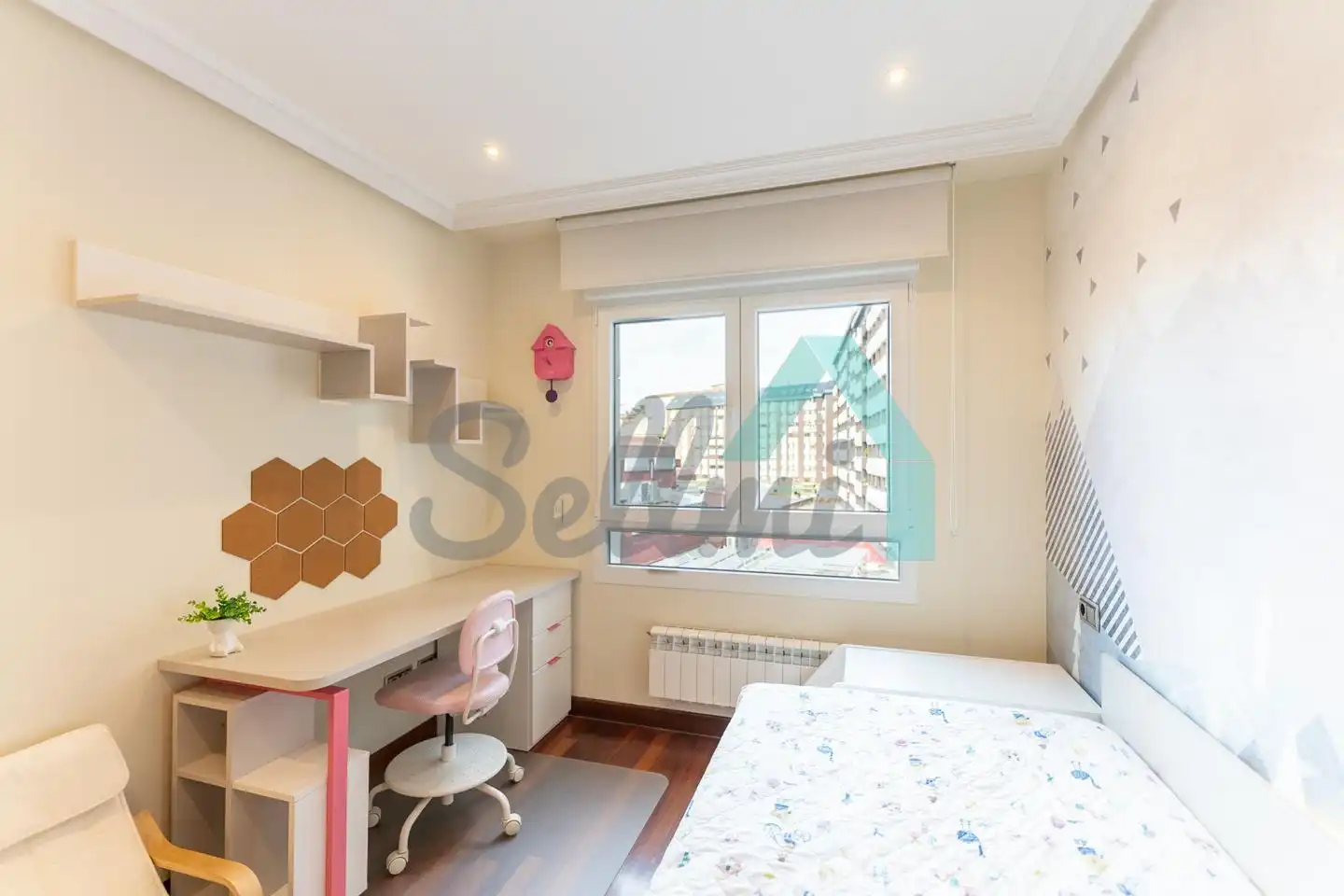 Bedroom of Flat for rent in Oviedo   with Heating, Parquet flooring and Furnished