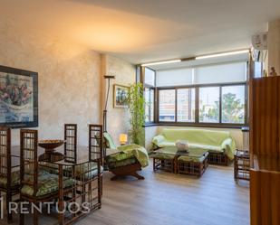 Living room of Flat to rent in  Madrid Capital  with Air Conditioner, Heating and Parquet flooring