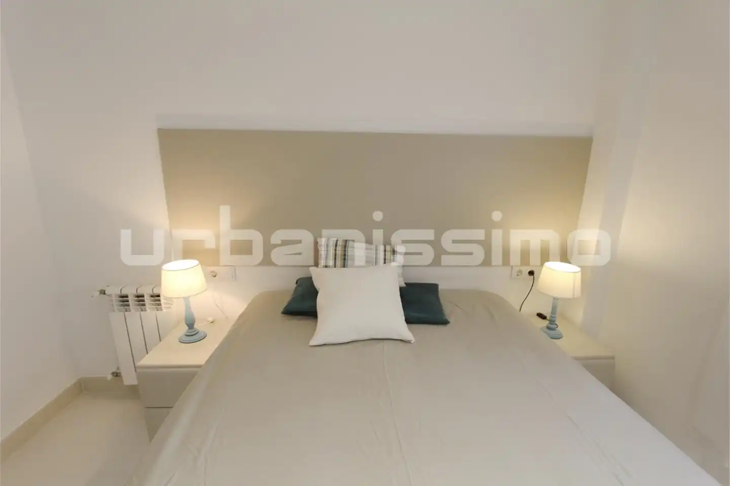 Dormitori de Apartament de lloguer en Madrid amb Aire condicionat, Calefacció i Moblat