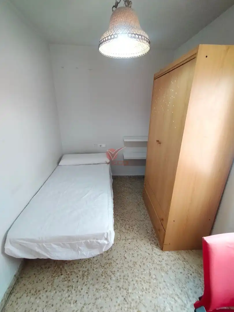 Habitación de Piso de alquiler en Cuenca con Calefacción, Terraza y Amueblado