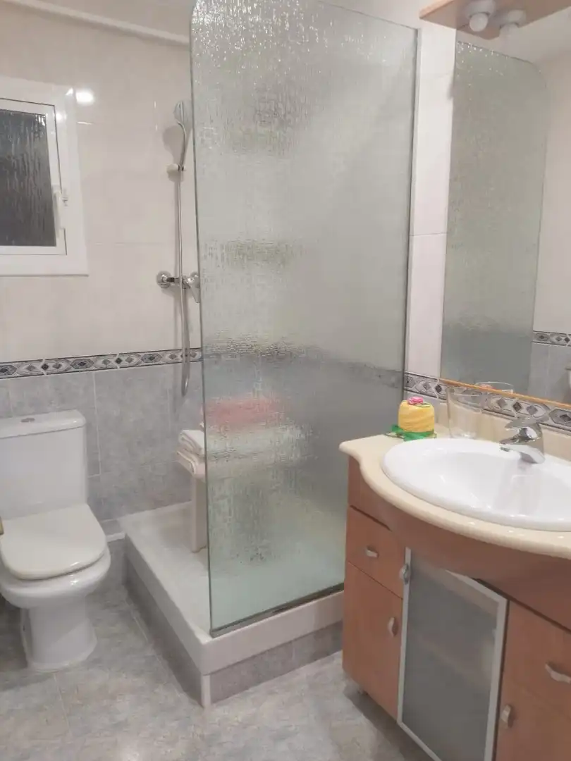 Bathroom of Flat for sale in Barcelona  with Heating, Oven and Balcony