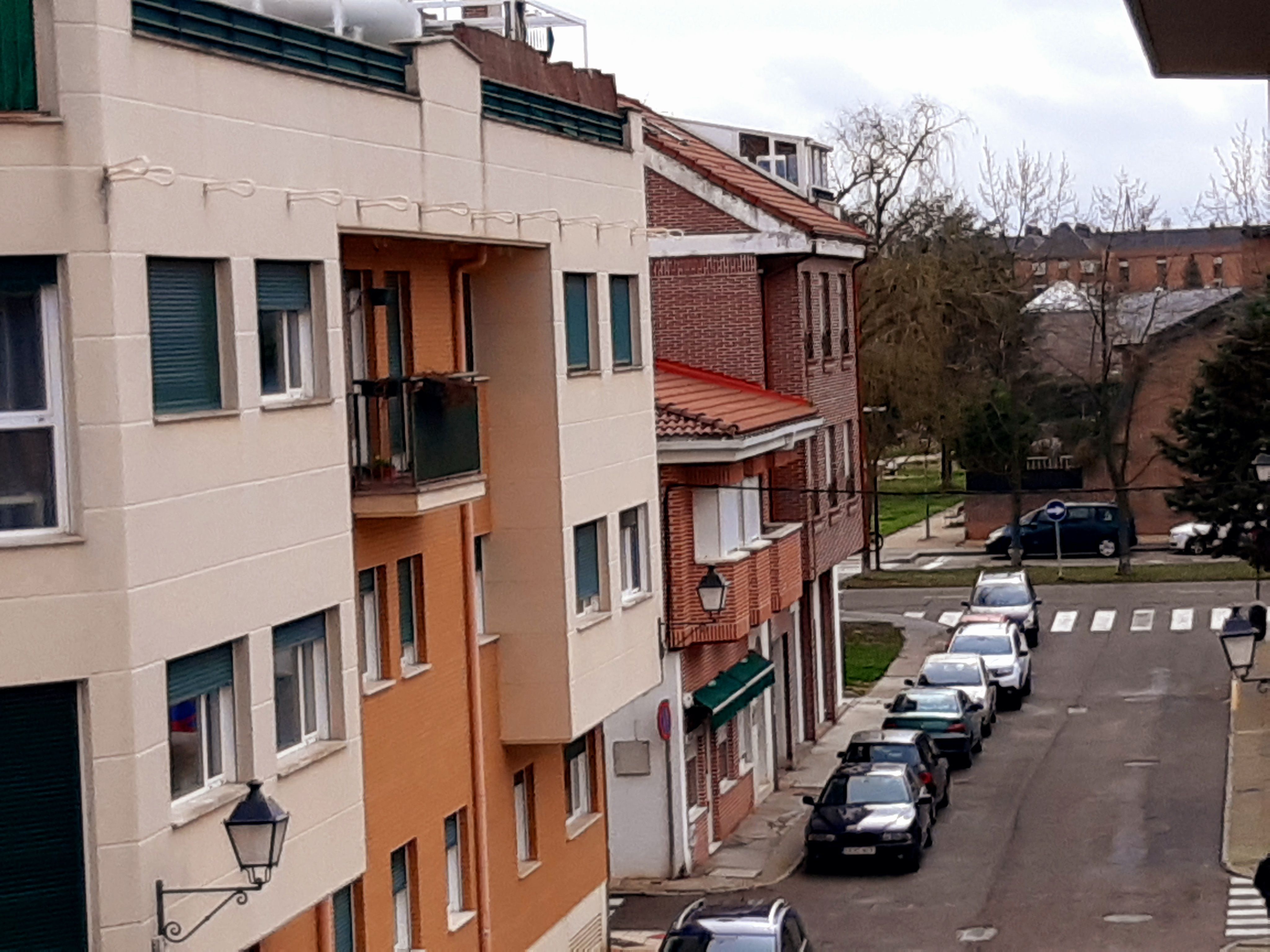 Exterior view of Flat for sale in Palencia Capital  with Heating, Parquet flooring and Storage room