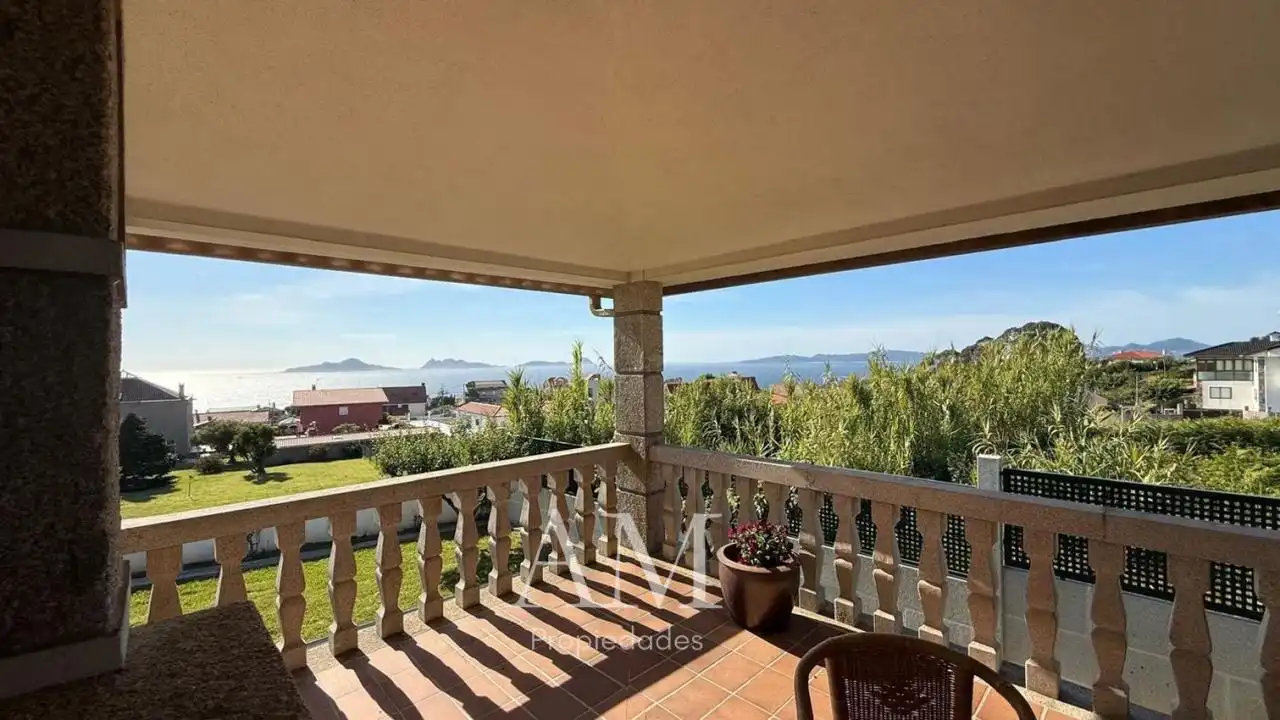 Terrassa de Casa o xalet en venda en Vigo  amb Calefacció, Jardí privat i Terrassa