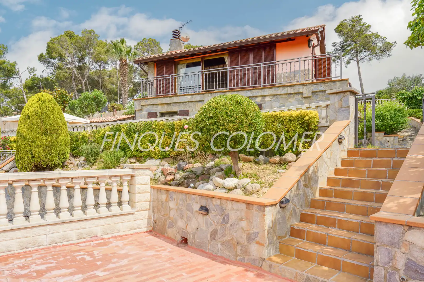 Exterior view of Houses for sale in Rubí  with Air Conditioner, Private garden and Parquet flooring