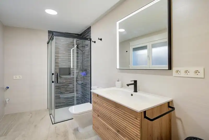 Baño de Piso en venta en Padul con Aire acondicionado, Trastero y Amueblado