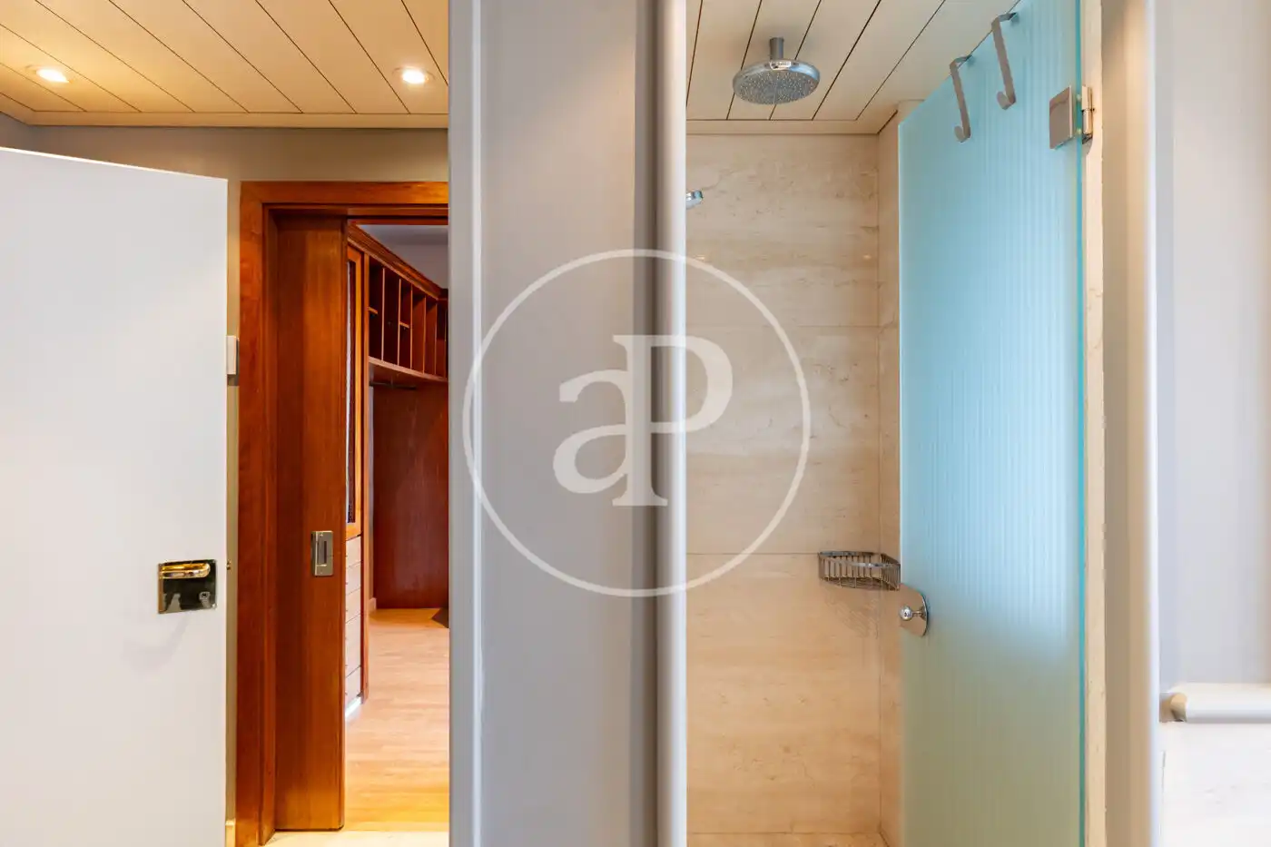 Bathroom of Flat for rent in Barcelona  with Air Conditioner, Heating and Terrace
