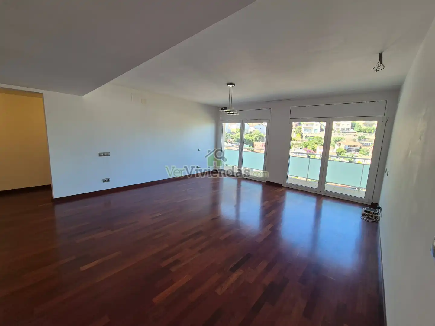 Sala de estar de Casa o chalet en venta en Vallirana con Aire acondicionado, Calefacción y Jardín privado