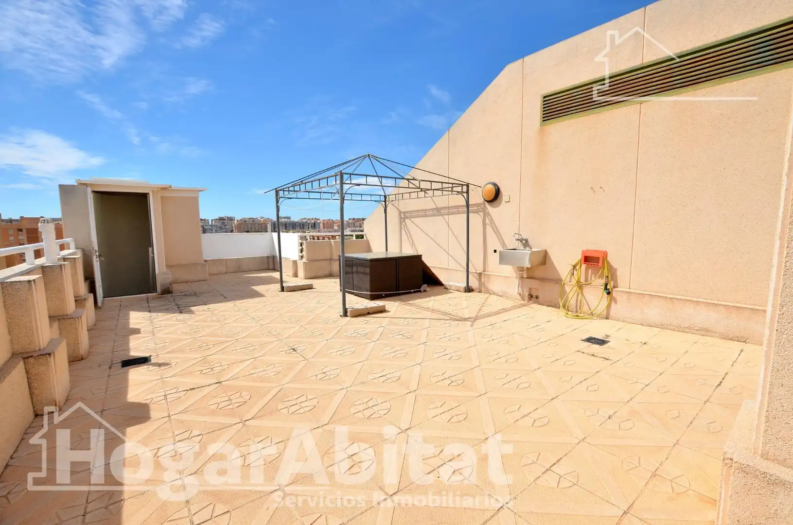 Terraza de Ático en venta en Alicante / Alacant con Calefacción, Jardín privado y Terraza