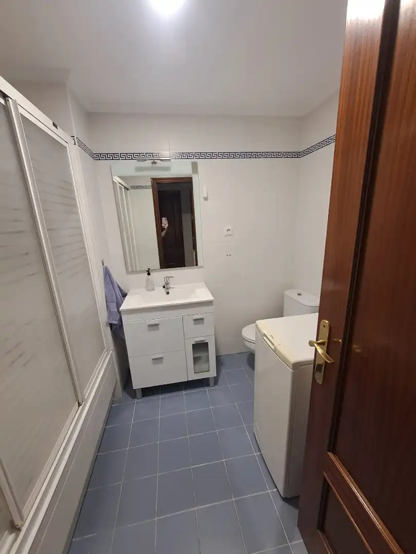Bany de Apartament de lloguer en Santoña amb Terrassa i Moblat