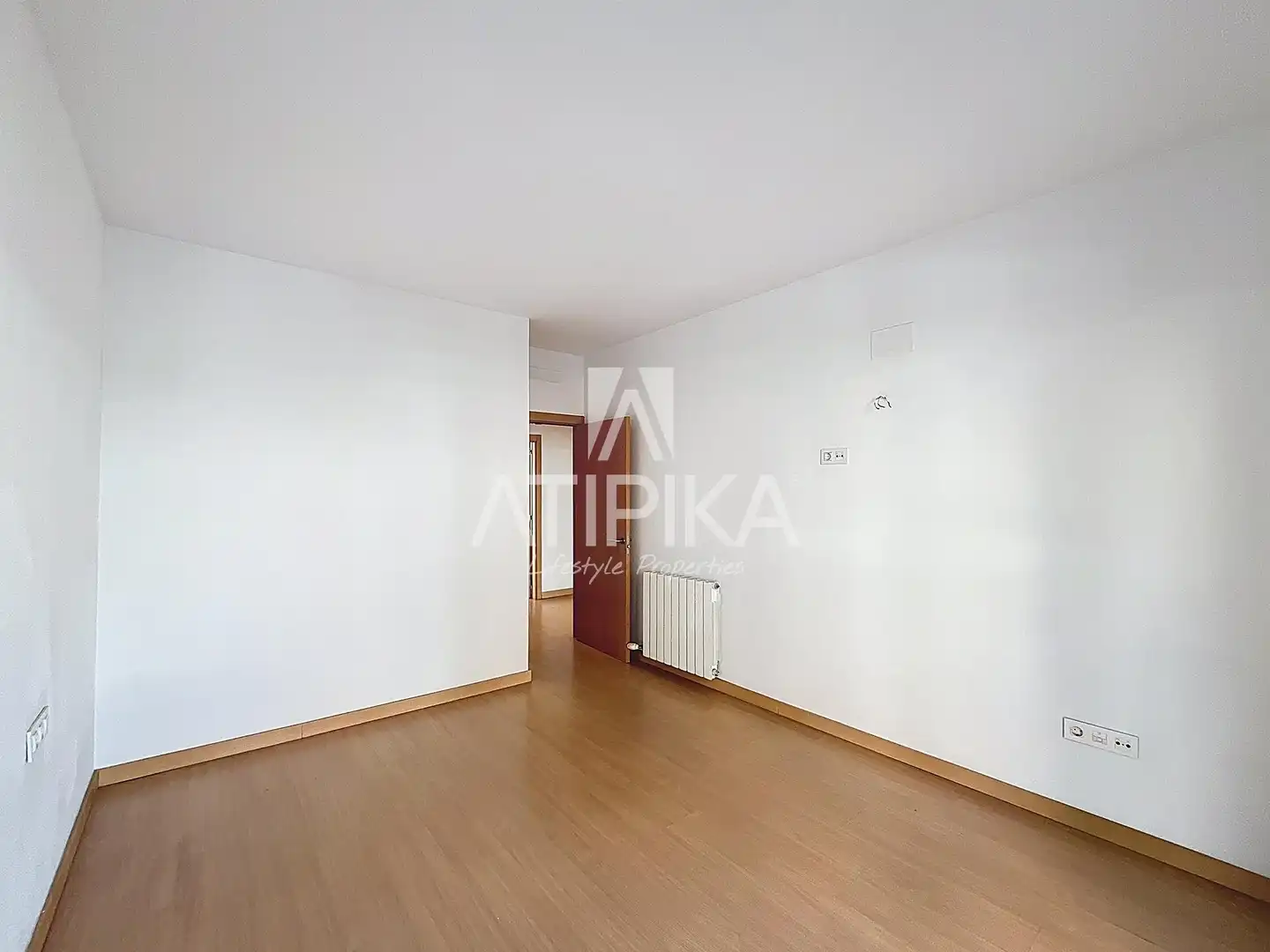 Bedroom of Flat for sale in L'Hospitalet de Llobregat  with Heating, Parquet flooring and Terrace