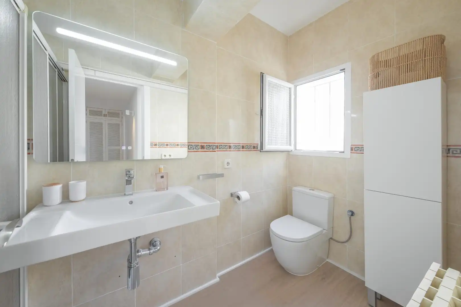 Badezimmer von Dachboden zur Miete in  Palma de Mallorca mit Klimaanlage, Heizung und Parkett