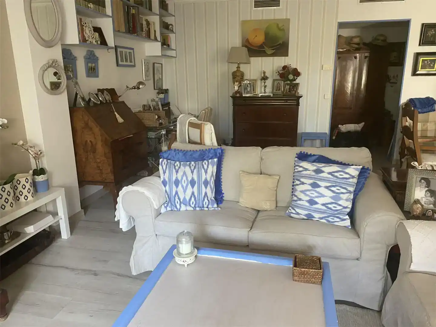 Wohnzimmer von Erdgeschoss zur Miete in Marbella mit Klimaanlage und Schwimmbad