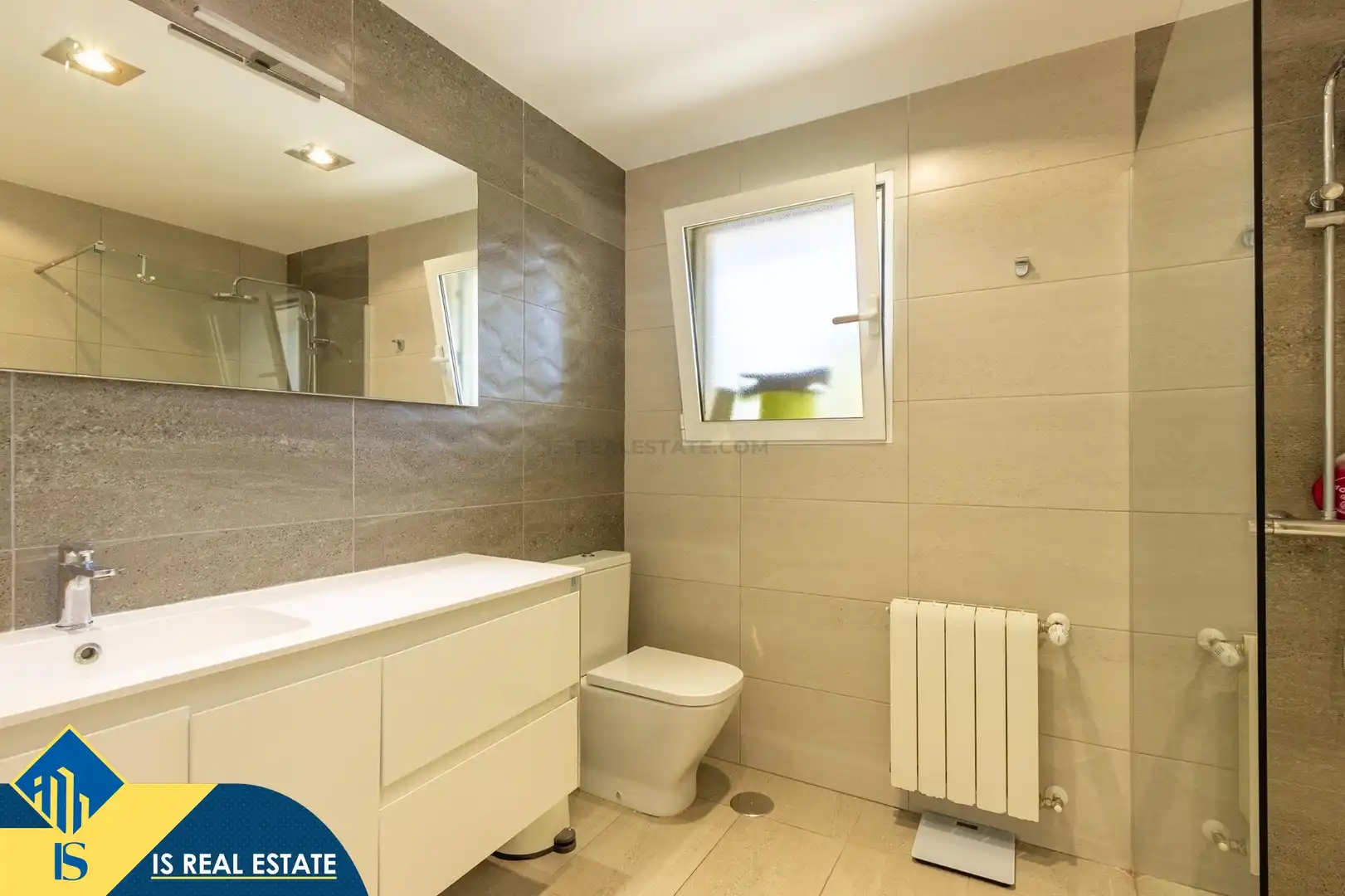 Bany de Casa o xalet en venda en Alicante / Alacant amb Terrassa, Piscina i Moblat