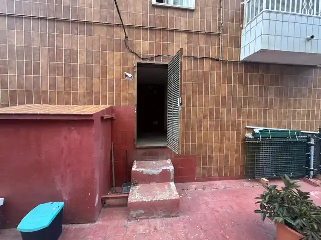 Vista exterior de Local en venta en Calella con Terraza y Alarma