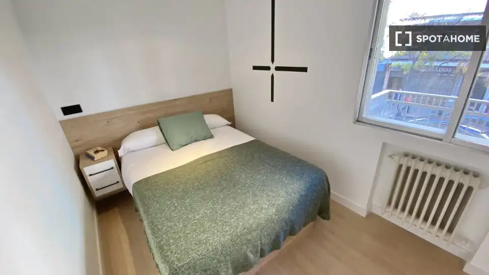 Bedroom of Flat for rent in Madrid  with Air Conditioner, Heating and Furnished